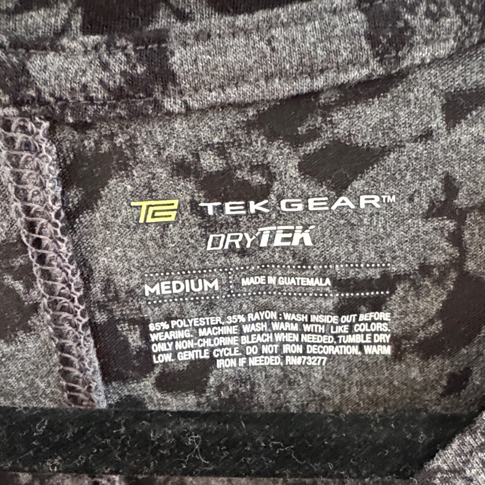 Tek Gear Black and Gray Patterned Short Sleeve Tee - Picture 2 of 3